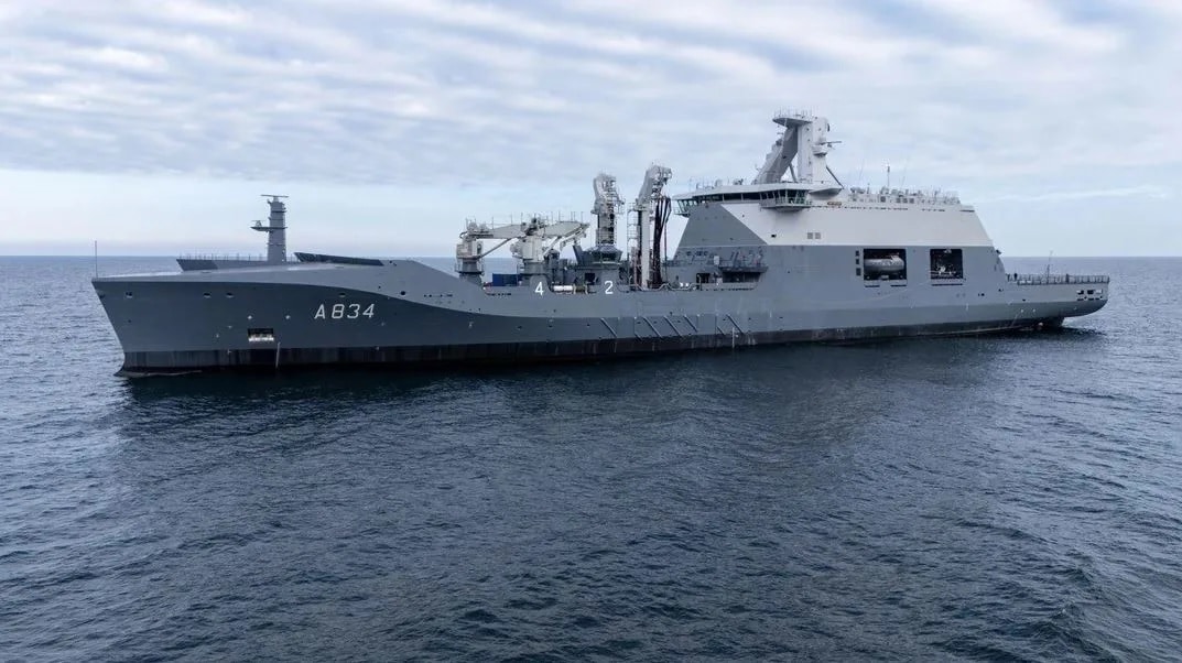 Нидерландия изпраща кораба Ден Хелдер в Карибско море на фона