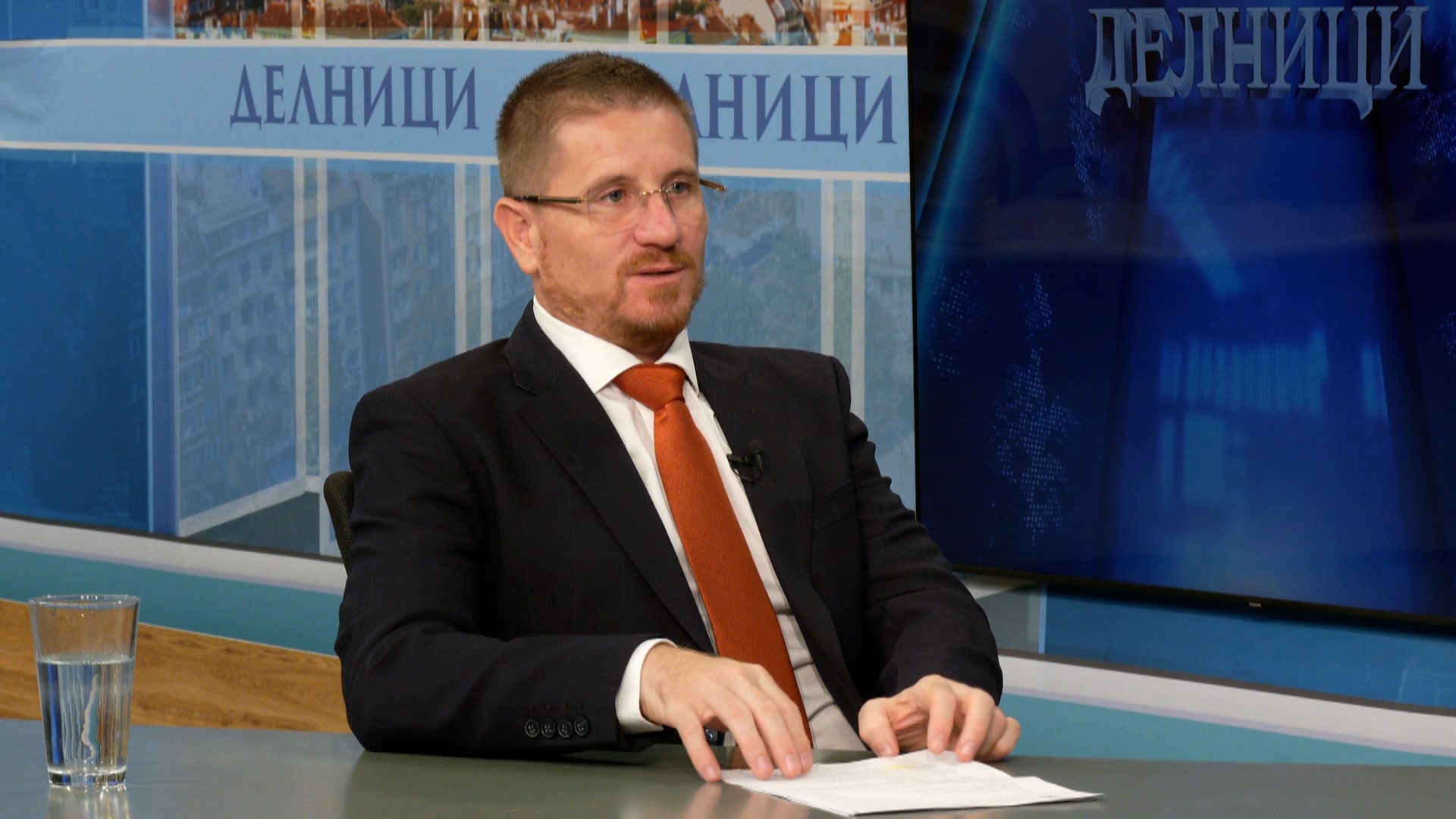 8222 Безотговорно е това че коалицията подаде оставка без приет