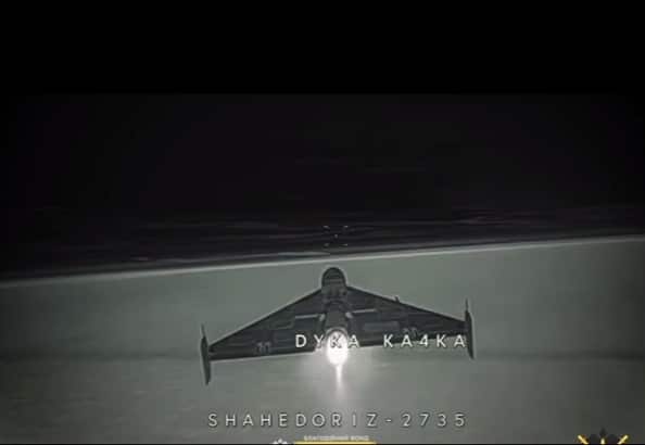 Дрон-прехващач сваля реактивен дрон-камикадзе