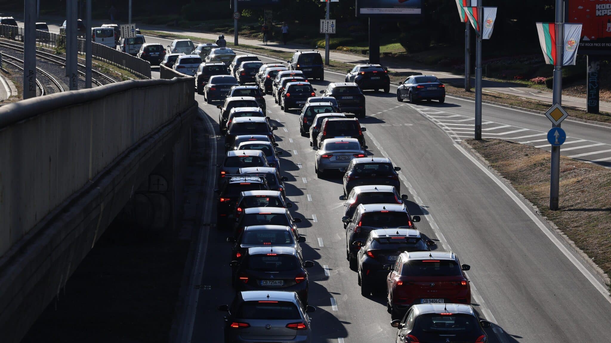Продължава интензивният трафик в България преди Коледа като стотици хиляди
