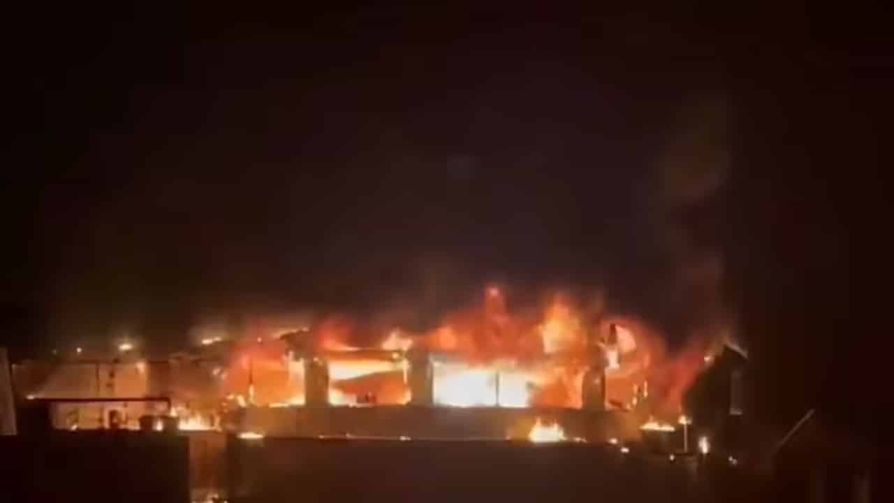 Най малко 23 души са загинали при пожар в популярен