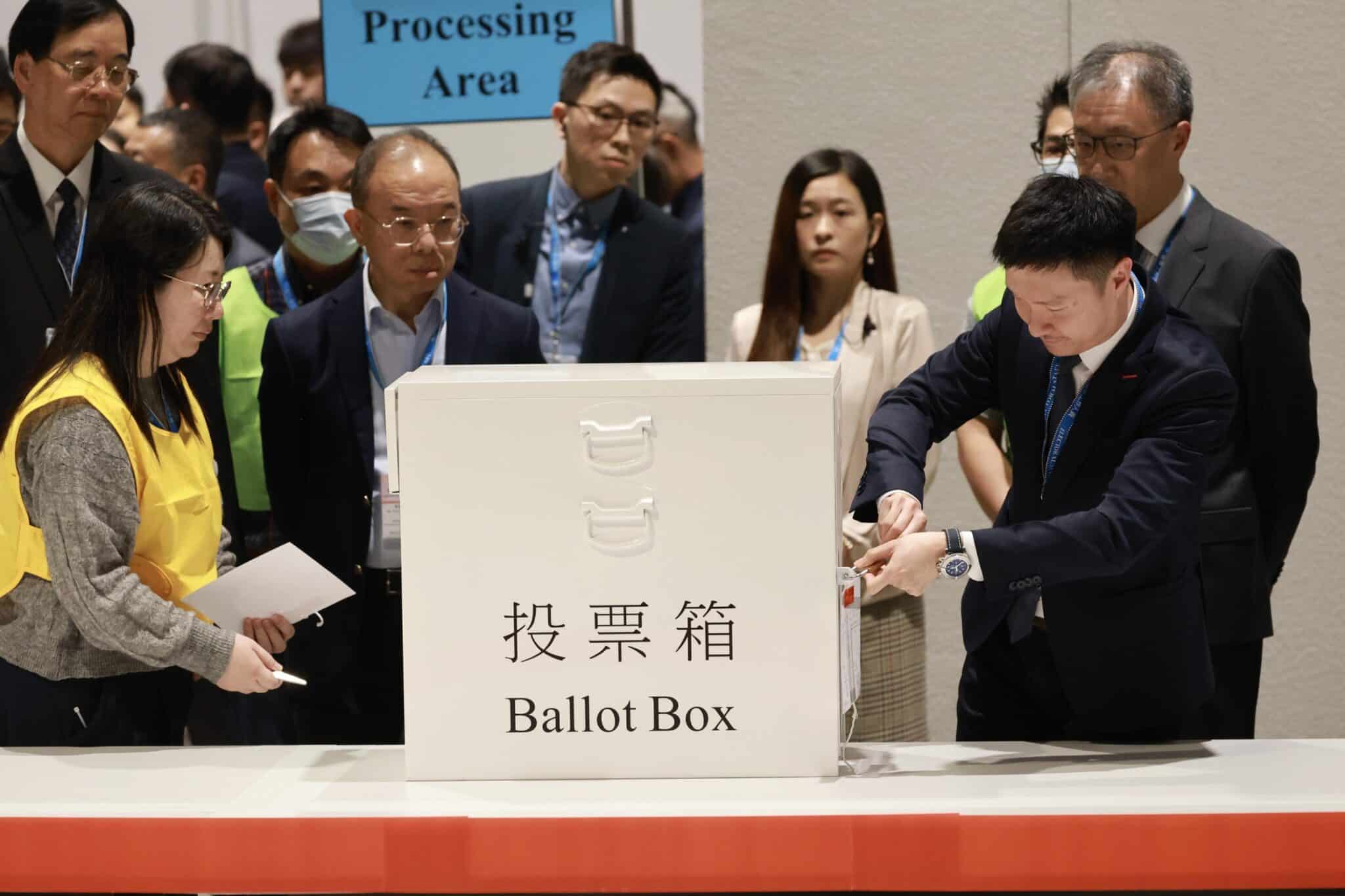 Изборите за законодателната власт в Хонконг приключиха с избирателна активност