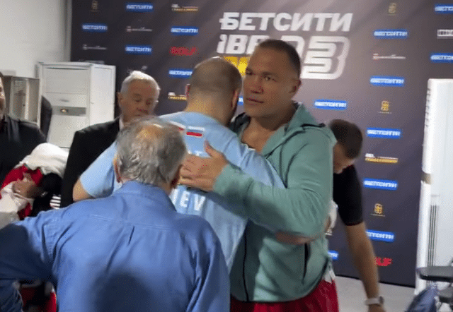 32 годишният боец от Владикавказ остава шампион разбира се но