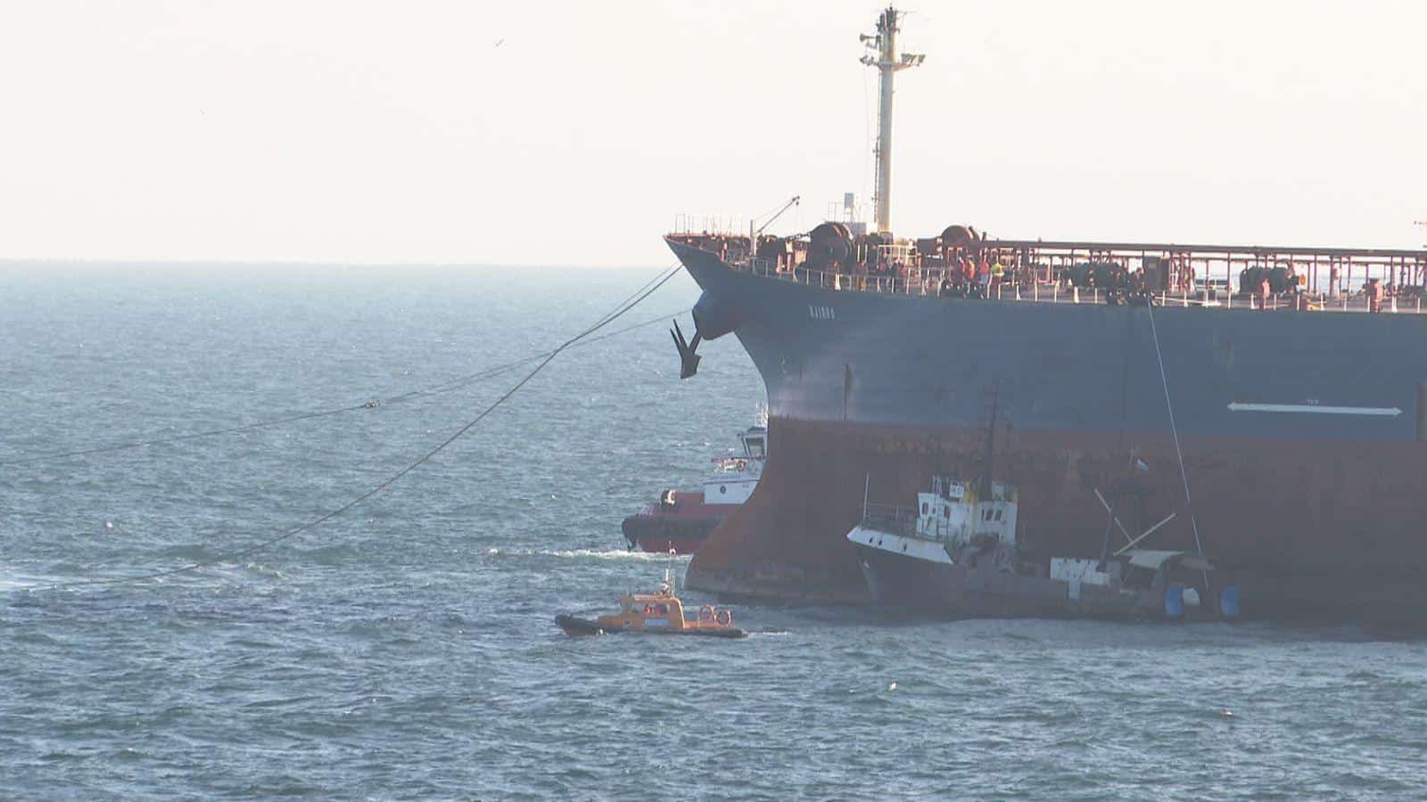 Екипите на Изпълнителна агенция Морска администрация съвместно с фирмата изпълнител