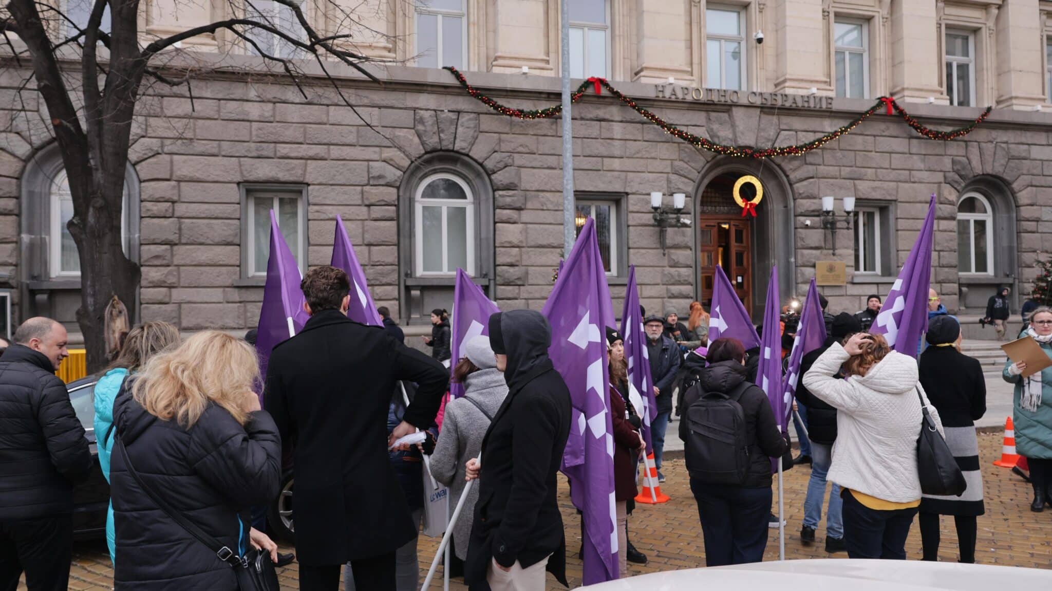 Акция пред Народното събрание организираха Конфедерацията на независимите синдикати в