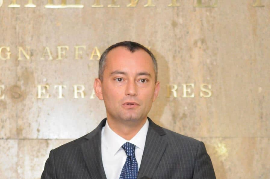 Бившият български министър на отбраната Николай Младенов се очаква да