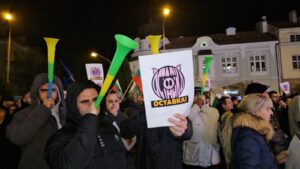 Анализ на световните издания: Протестите срещу кабинета „Желязков“ и пътят към еврото