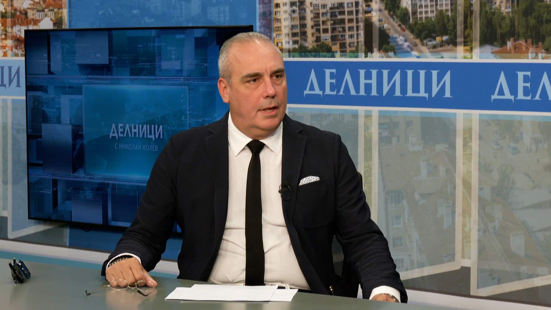 8222 Пълно е с простаци в парламента колкото и да