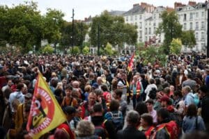 Франция пред обща стачка: транспорт, училища и здравеопазване под натиск