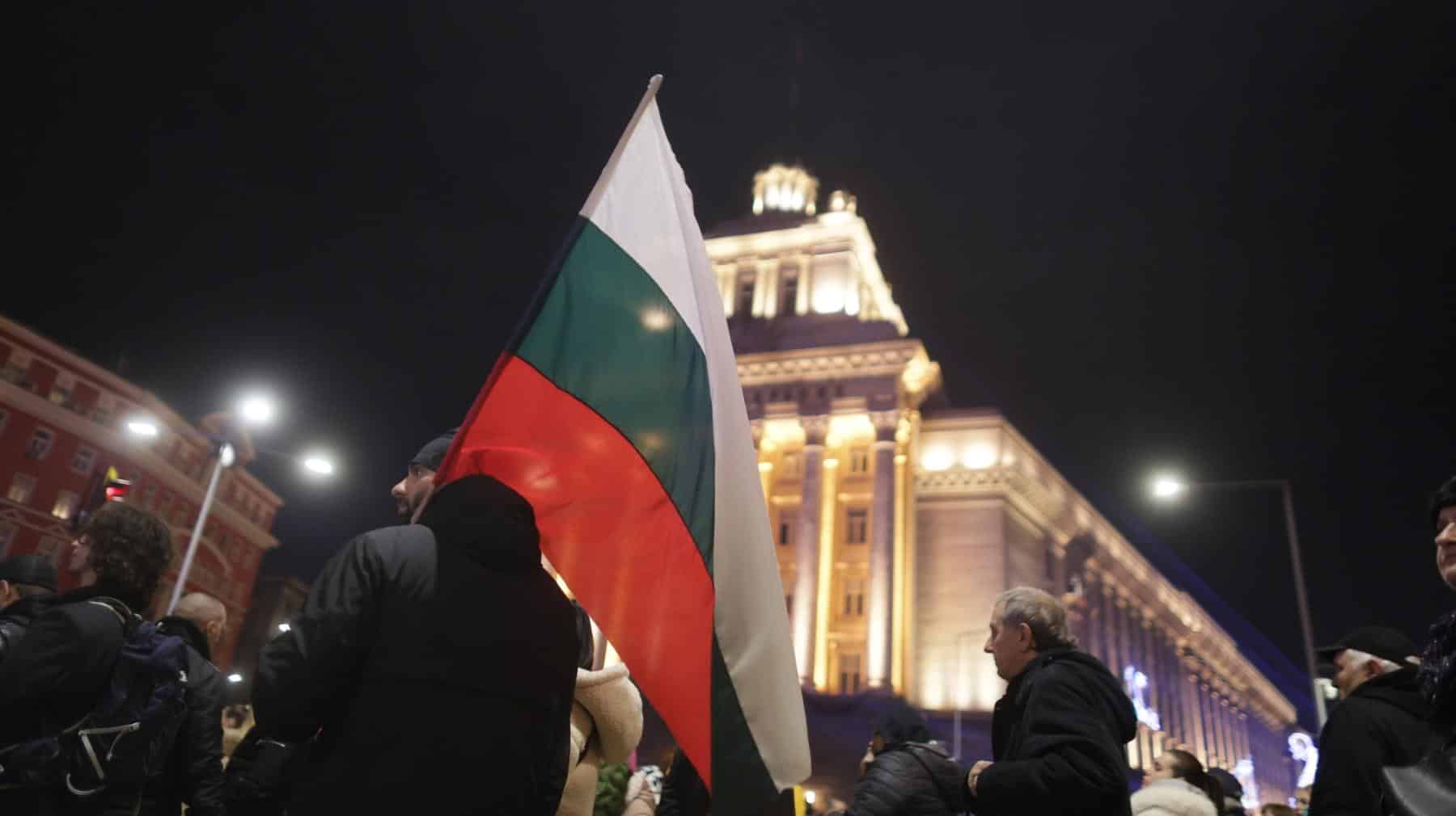 Двама души са задържани по време на антиправителствения протест в