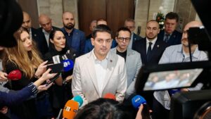 Радостин Василев: Трифонов и БСП трябва да се оттеглят преди вота