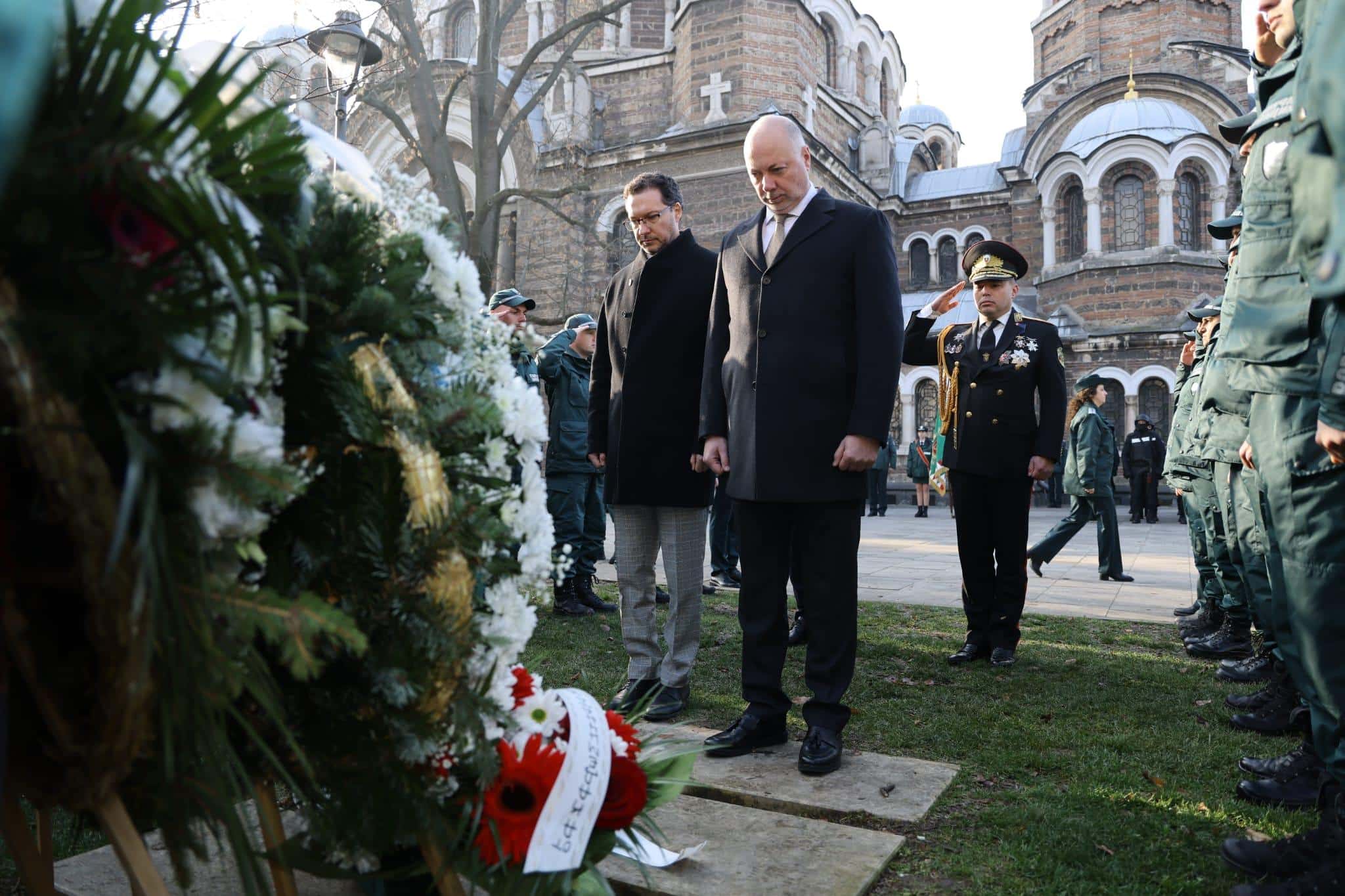 Министър председателят Росен Желязков отправи официални поздравления към служителите на