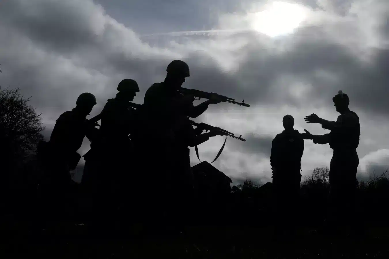 Руски и украински войници