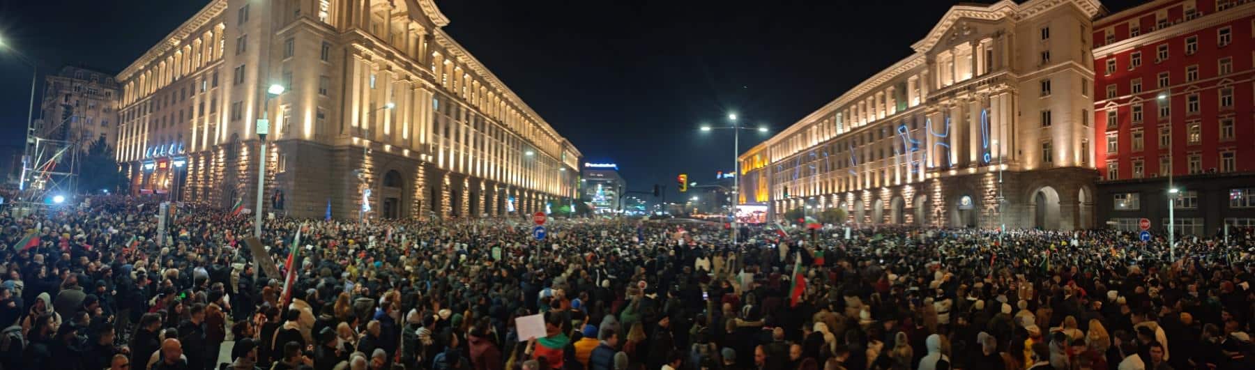 Граждани се събират на протест в Триъгълника на властта в
