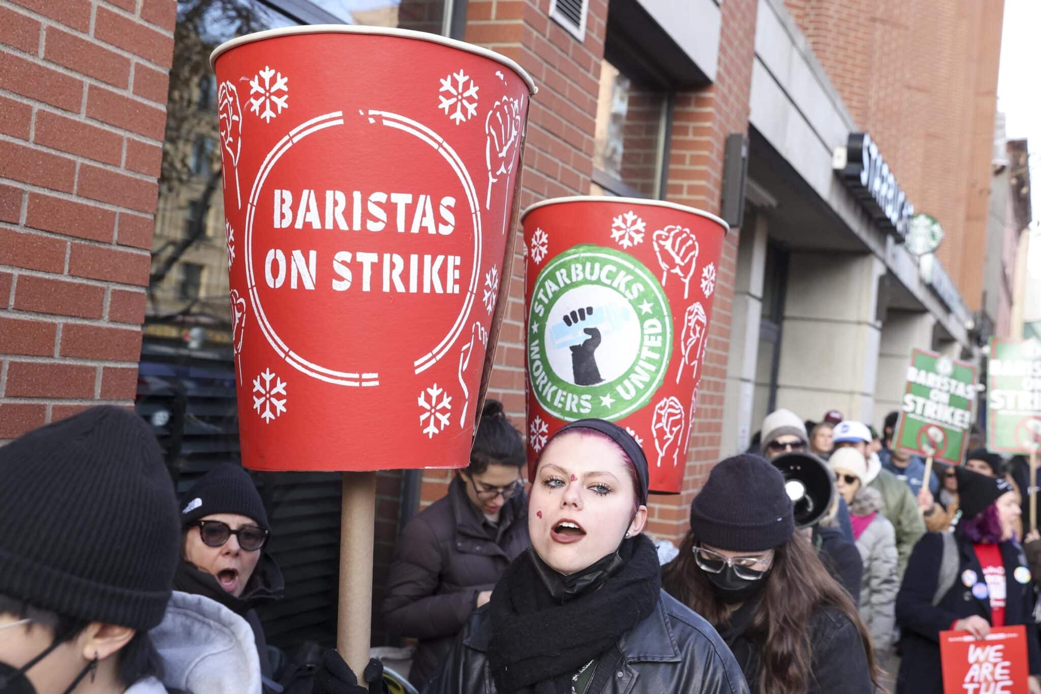 Работници на Starbucks и представители на синдикатите в Англия Шотландия