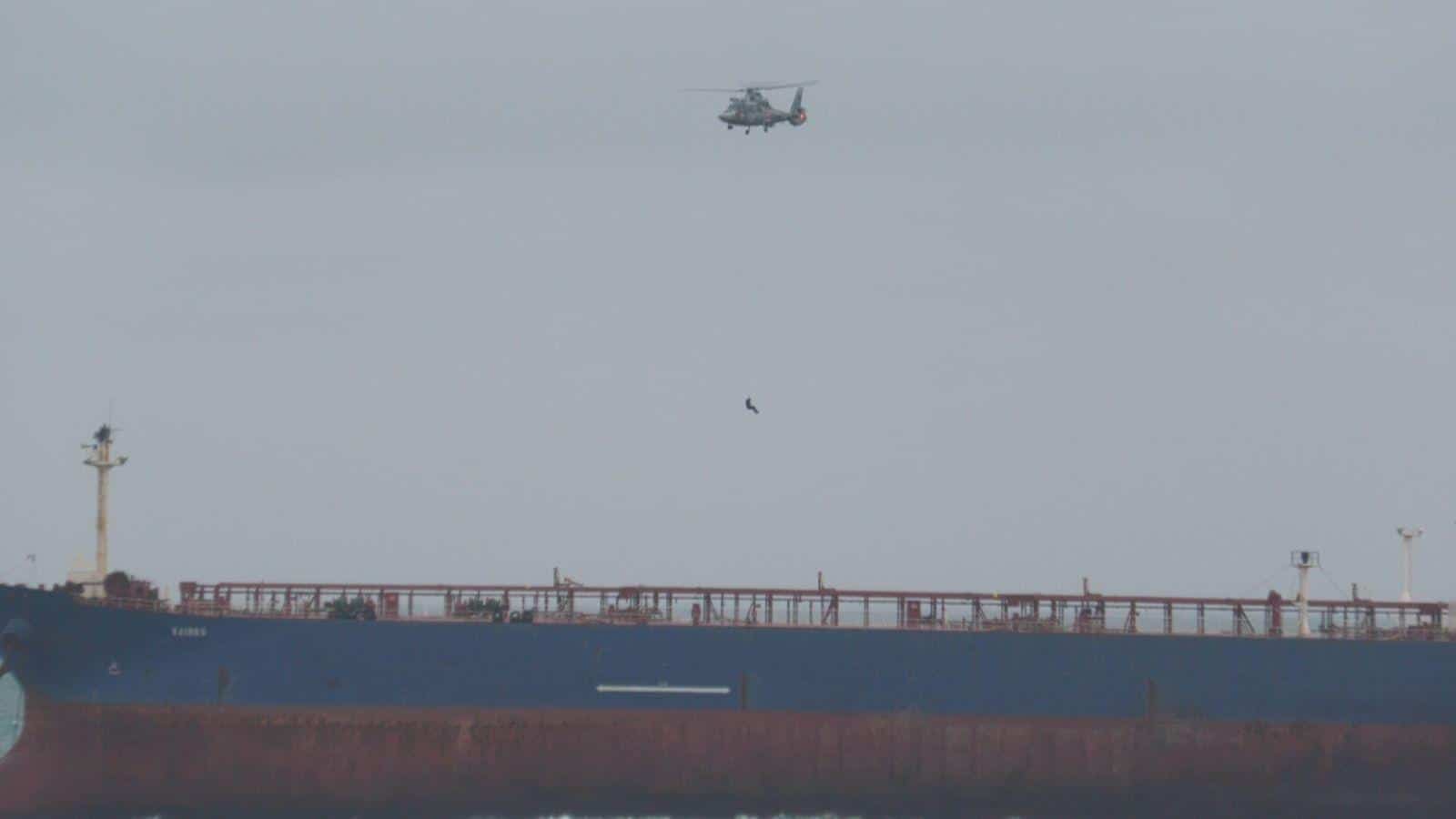 Действията по спасителната операция на танкера Кайрос който заседна в