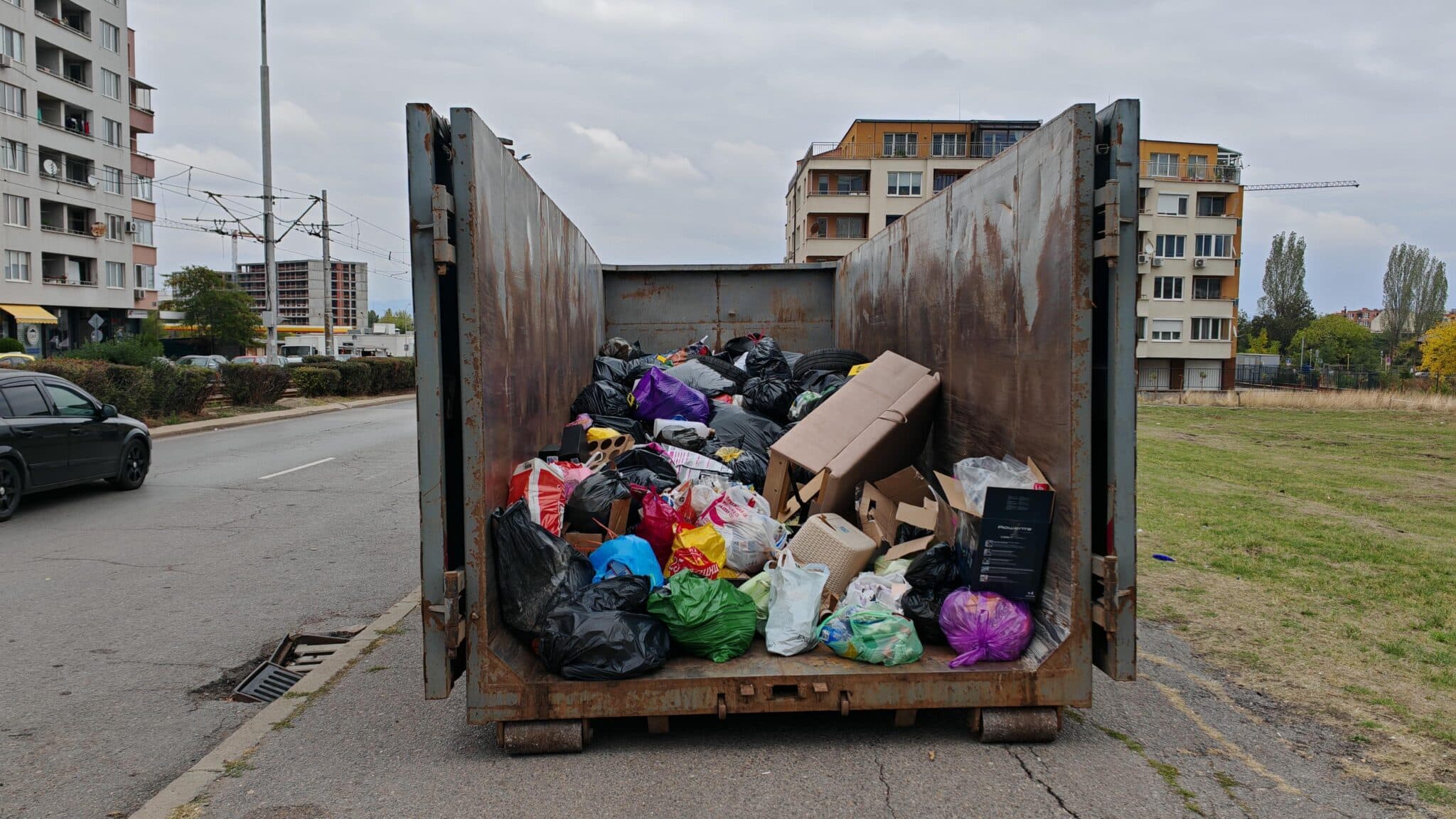 Проблемите с извозването на отпадъците в столичния район Люлин продължават