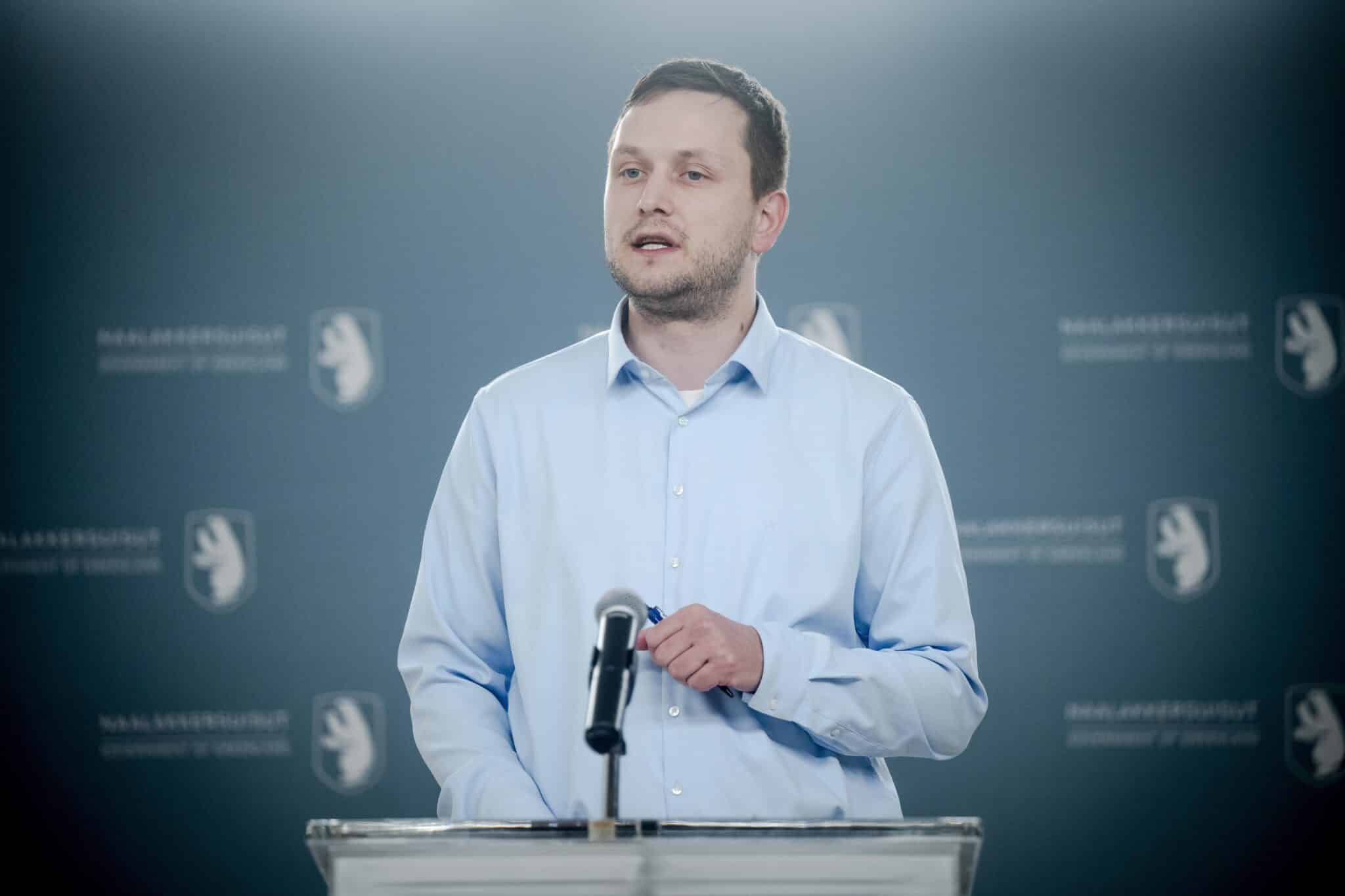 Премиерът на ГренландияЙенс Фредерик Нилсен призова в понеделник за подновяване