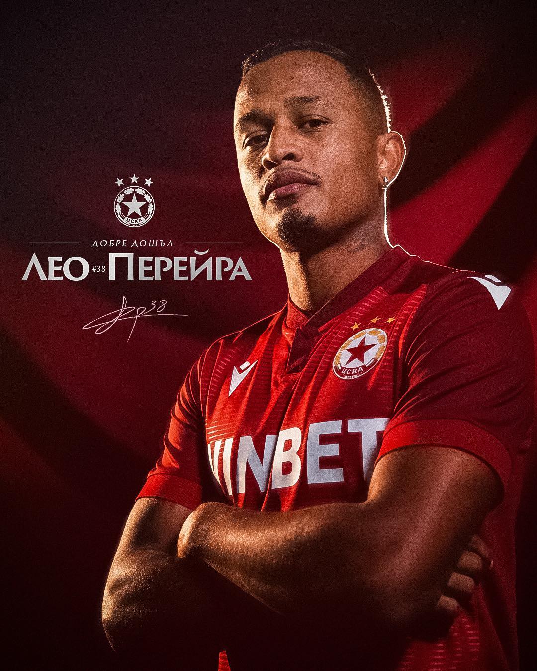 25 годишният флангови футболист Лео Перейра пристига при червените с