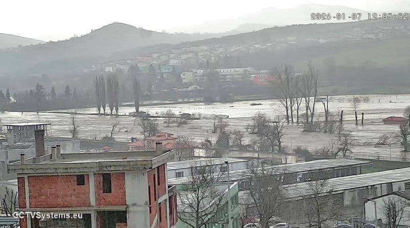 Червен код за значителни валежи е в сила за общините