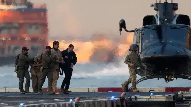 Хеликоптер превозващ сваления президент на Венецуела Николас Мадуро кацна на