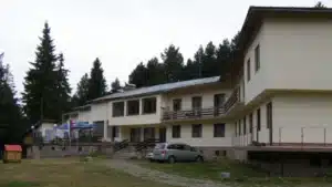 Турист с разказ през 2021 г.: От хижата в Петрохан излезе момче с изпокъсани гащи, каза ни да изчезваме