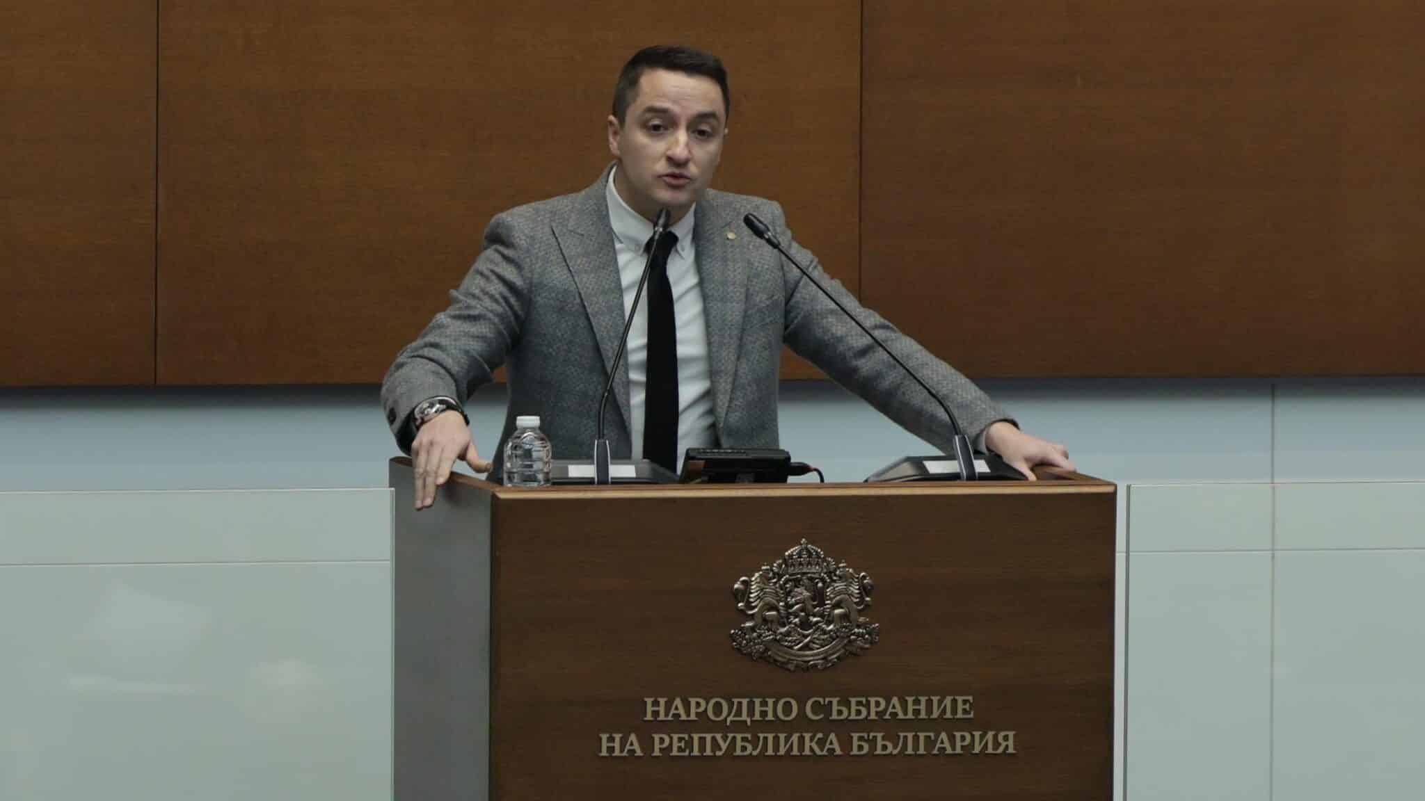 НА ЖИВО ОТ НС! Скандал в парламента – депутат от „Възраждане“ попита дали Божанков е вадил оръжие на магистрала
