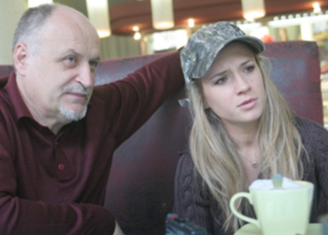 Лора Караджова роди момченце