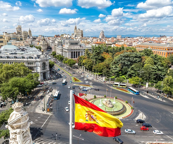 Испания отваря границите си след седмица