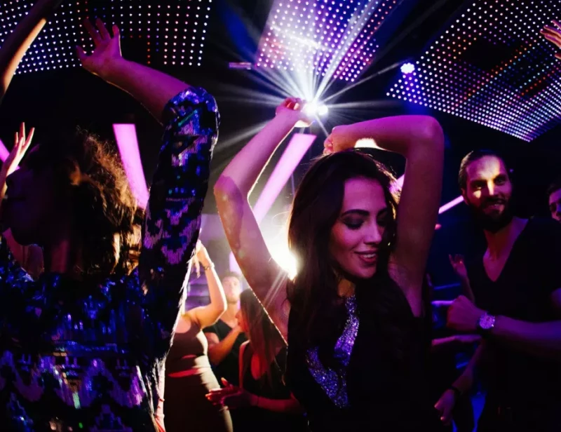 ОТ ПОСЛЕДНИТЕ МИНУТИ: Отварят отново нощните заведения