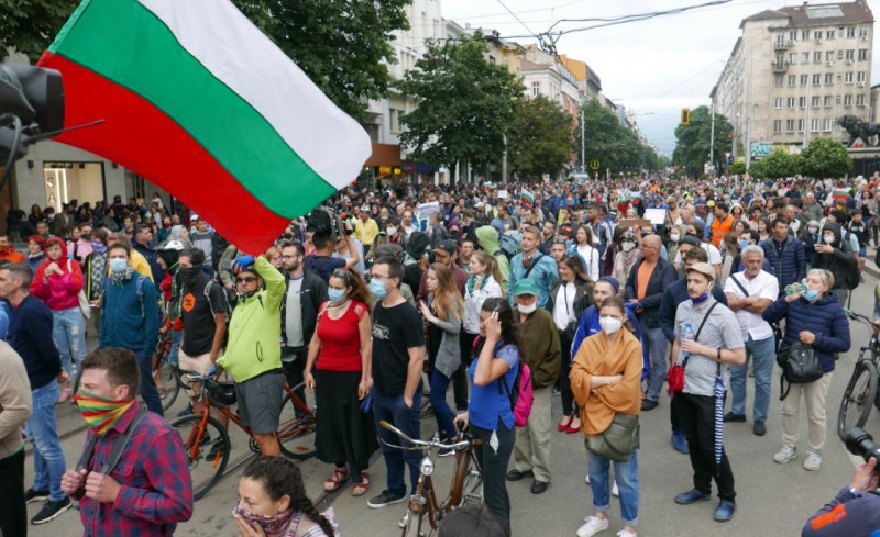 15 часа продължава напрежението на кръстовището на Софийския университет (НА ЖИВО)