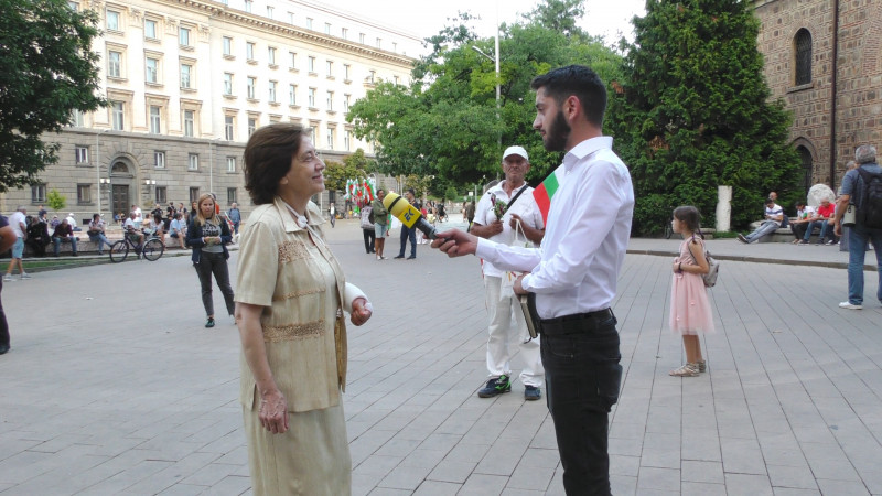 Ренета Инджова: Пипането на Конституцията от диктатора Борисов е престъпление срещу народа