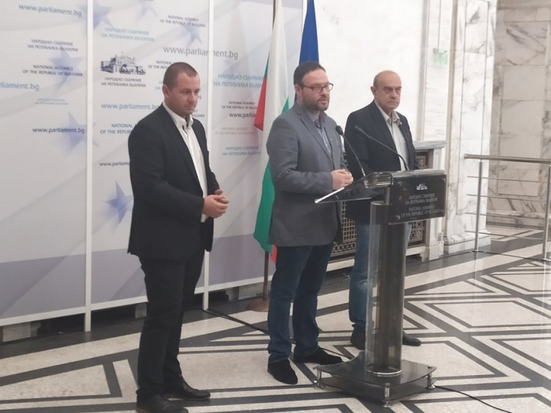 Атака иска забрана на продажбата на държавни имоти до ново правителство