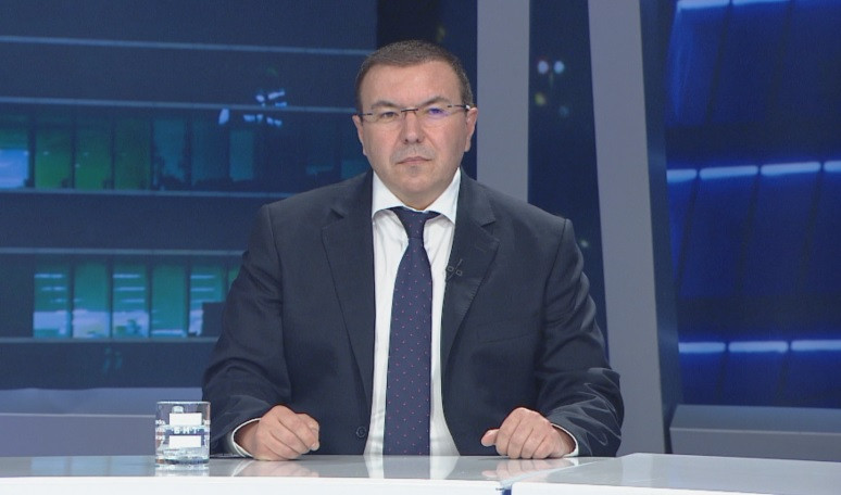 Протестиращи блокираха здравния министър в БНТ