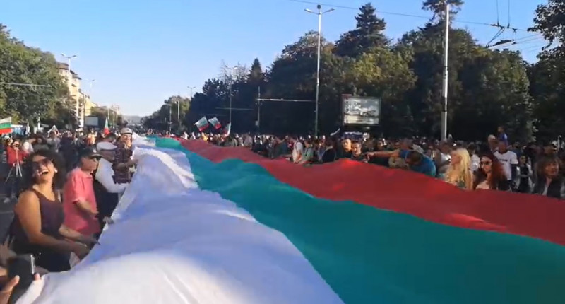 ПРОТЕСТЪТ НА МЛАДИТЕ: Митинг-концерт блокира Орлов мост (ВИДЕО)