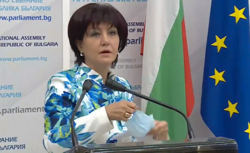 Цвета Караянчева обясни думите си – „Ходи пеша, бе“