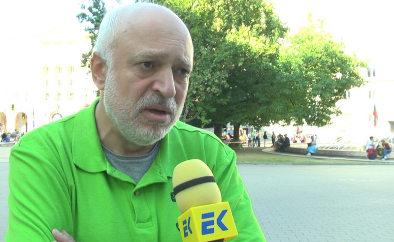 Проф. Минеков: Очаквам правителството да падне след тази вечер