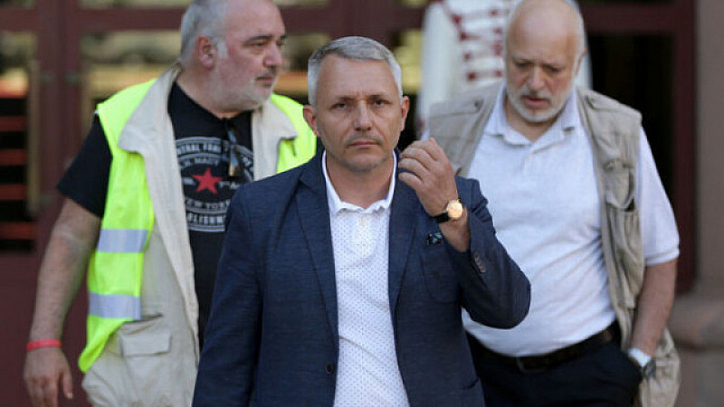 Отровното трио се обединява в обща съпротива с „Има такъв народ“ и „Изправи се.БГ“