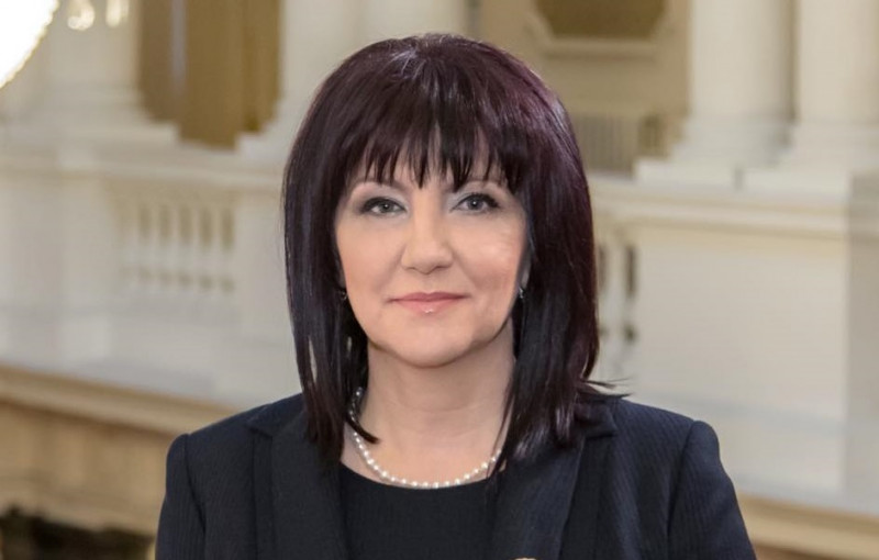 Караянчева: Семейството е най-доброто училище по обич и вяра