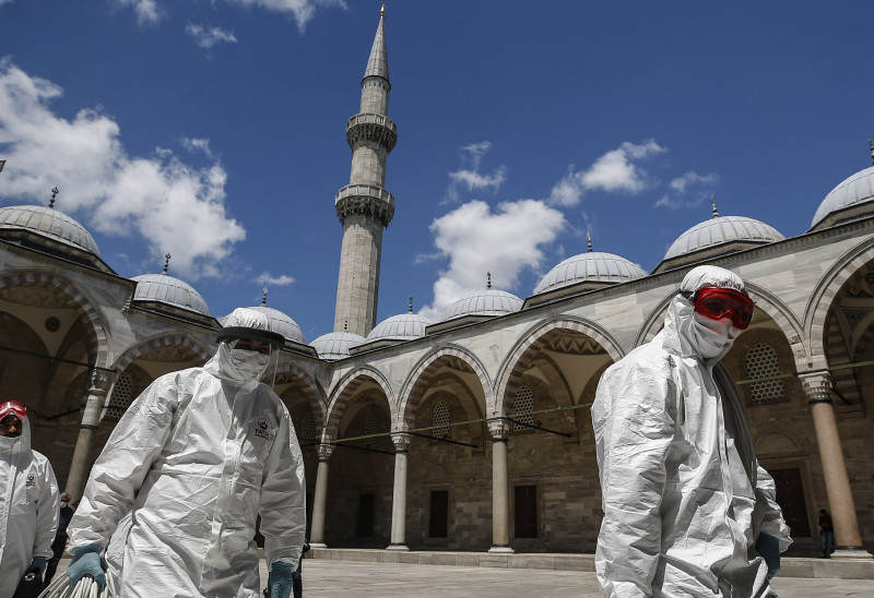 Турция наложи частичен комендантски режим заради COVID-19