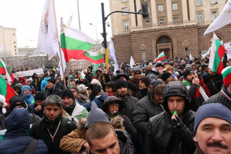 МВР: Петима са арестувани след снощните протести в София