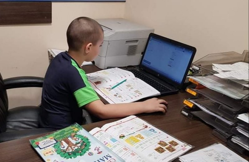 Част от родителите искат продължаване на онлайн обучението