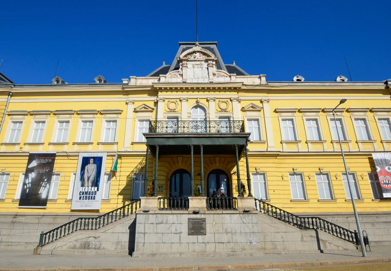 Музеи и галерии отварят