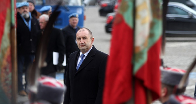 Румен Радев участва в освещаване на бойните знамена на армията на Богоявление