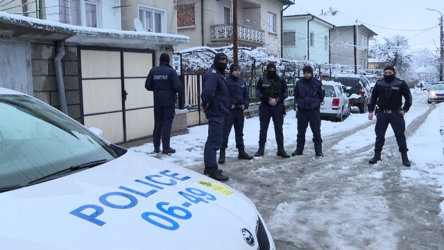 Близки на убитото в Мездра дете искат среща с главния прокурор