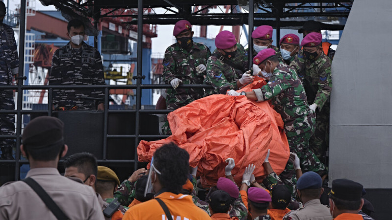 Откриха черните кутии на катастрофиралия самолет