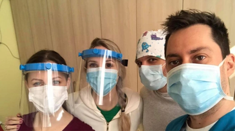 Забраняват шлемове, шалове и кърпи, остават само маските