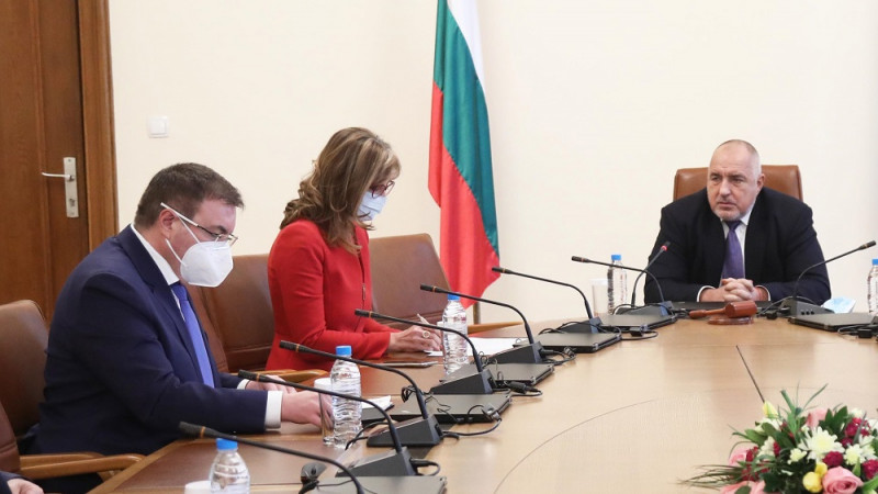 ОТ ПОСЛЕДНИТЕ МИНУТИ: Променят ваксинационния план заради изборите