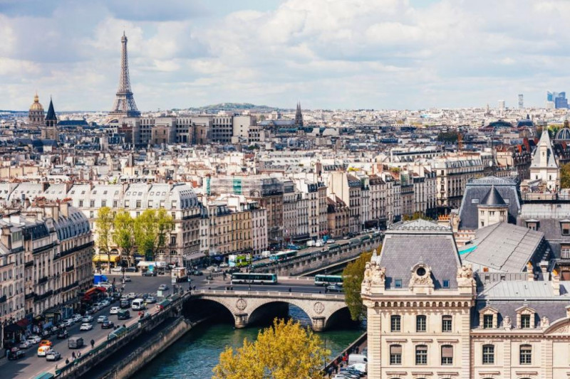 Франция удължи извънредното положение до 1 юни