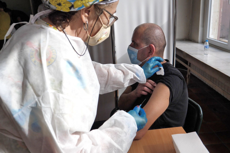 Започна ваксинацията на полицаите и служителите на МВР